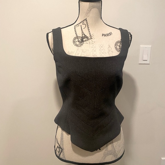 Skirt, tank & blazer set - Picture 9 of 9